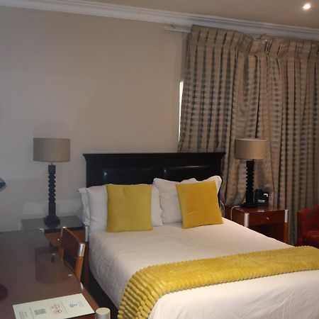 Airport Gardens Boutique Hotel บ็อคสเบิร์ก ภายนอก รูปภาพ