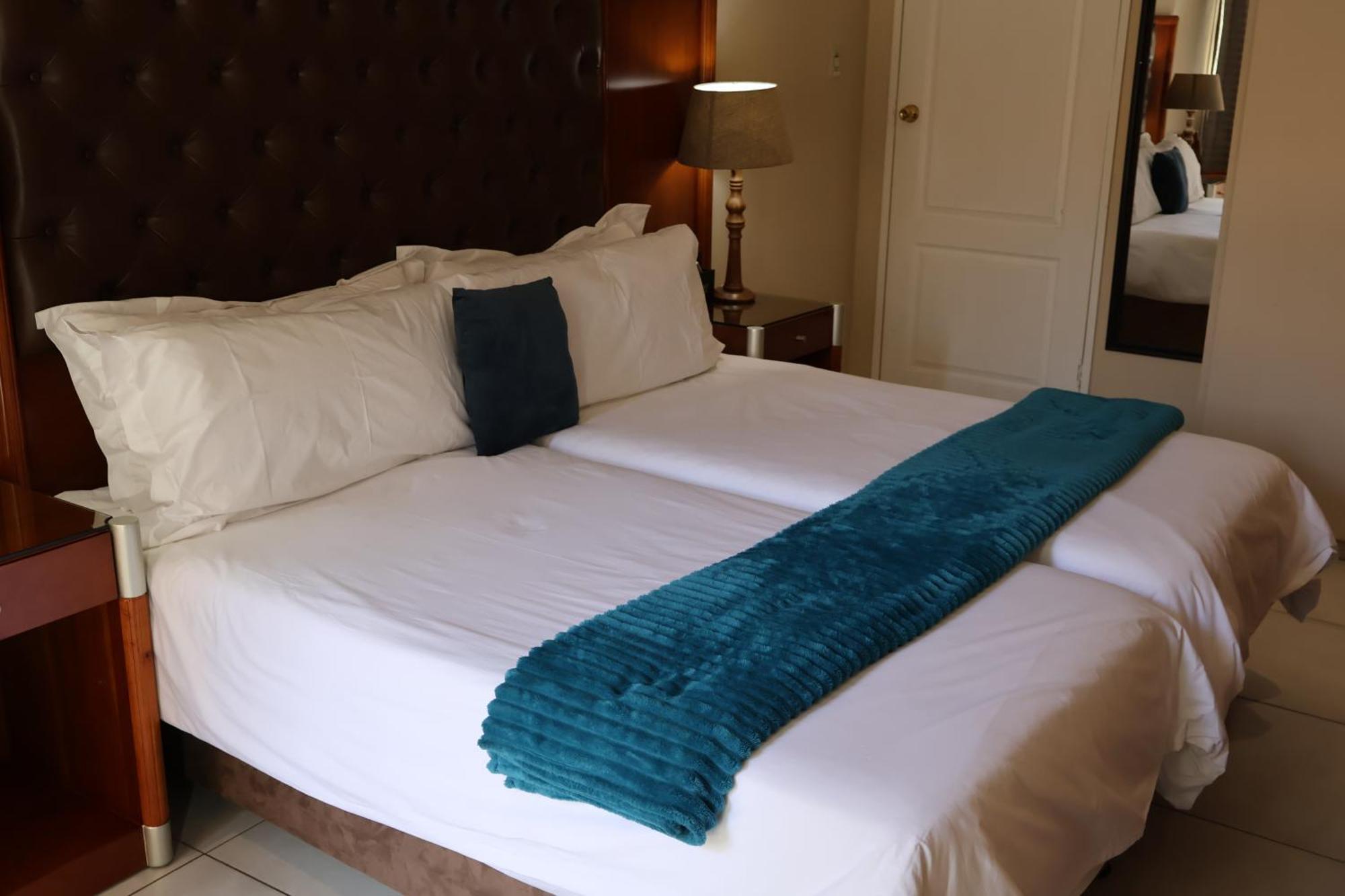 Airport Gardens Boutique Hotel บ็อคสเบิร์ก ภายนอก รูปภาพ