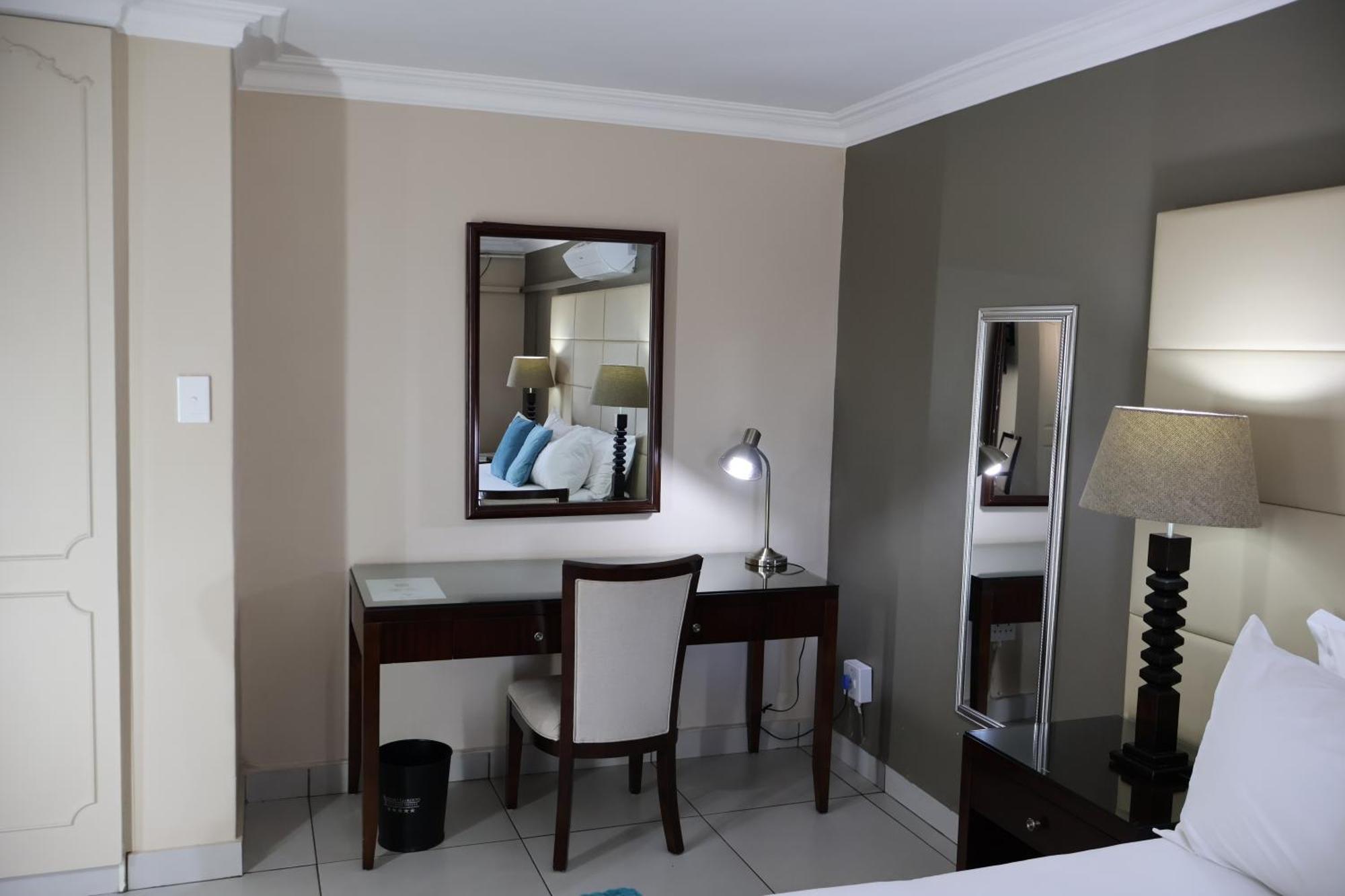 Airport Gardens Boutique Hotel บ็อคสเบิร์ก ภายนอก รูปภาพ