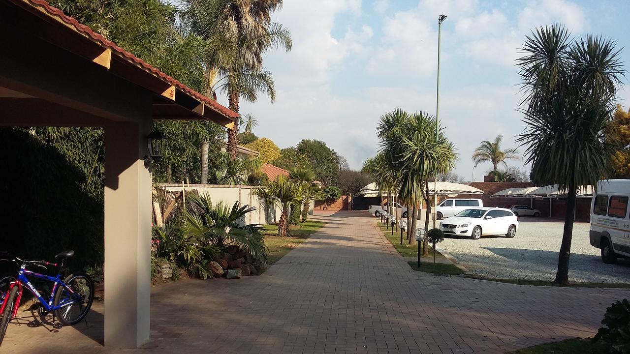 Airport Gardens Boutique Hotel บ็อคสเบิร์ก ภายนอก รูปภาพ