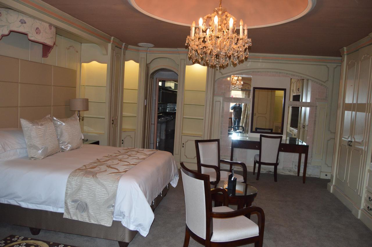 Airport Gardens Boutique Hotel บ็อคสเบิร์ก ภายนอก รูปภาพ