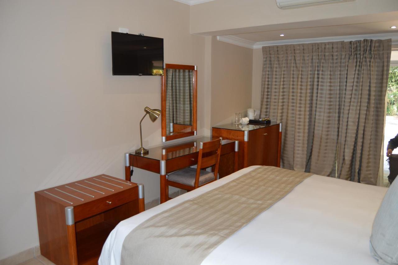 Airport Gardens Boutique Hotel บ็อคสเบิร์ก ภายนอก รูปภาพ
