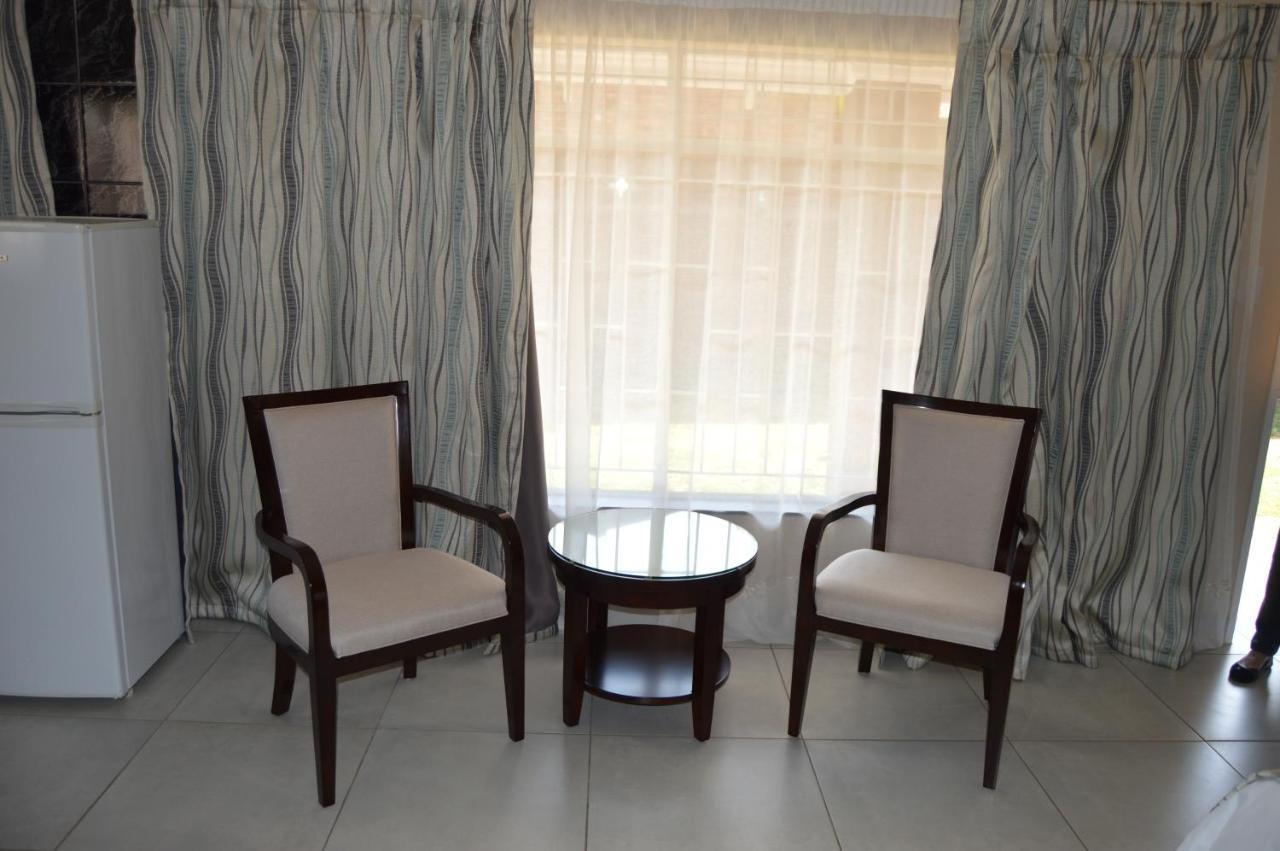 Airport Gardens Boutique Hotel บ็อคสเบิร์ก ภายนอก รูปภาพ
