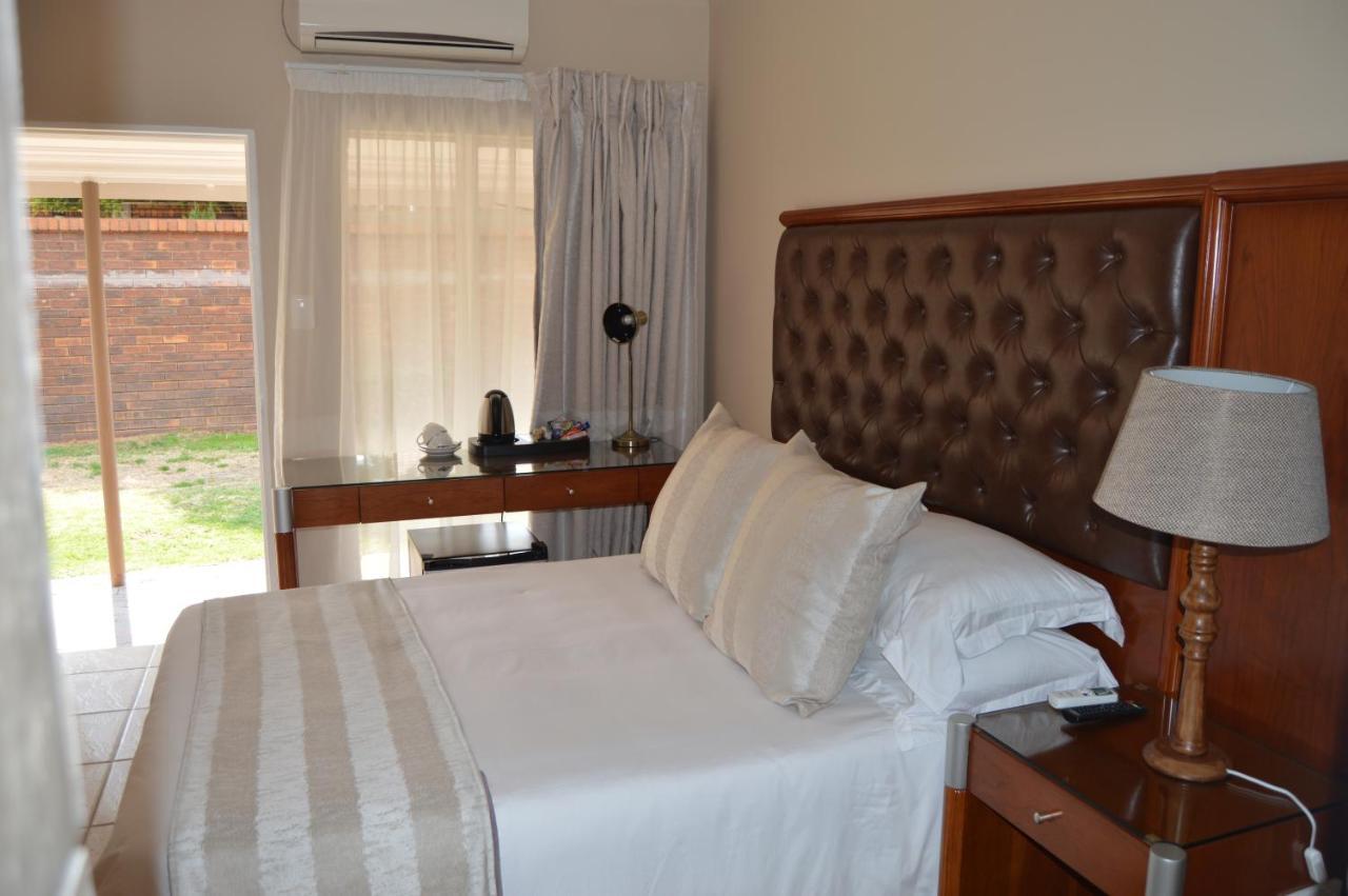 Airport Gardens Boutique Hotel บ็อคสเบิร์ก ภายนอก รูปภาพ