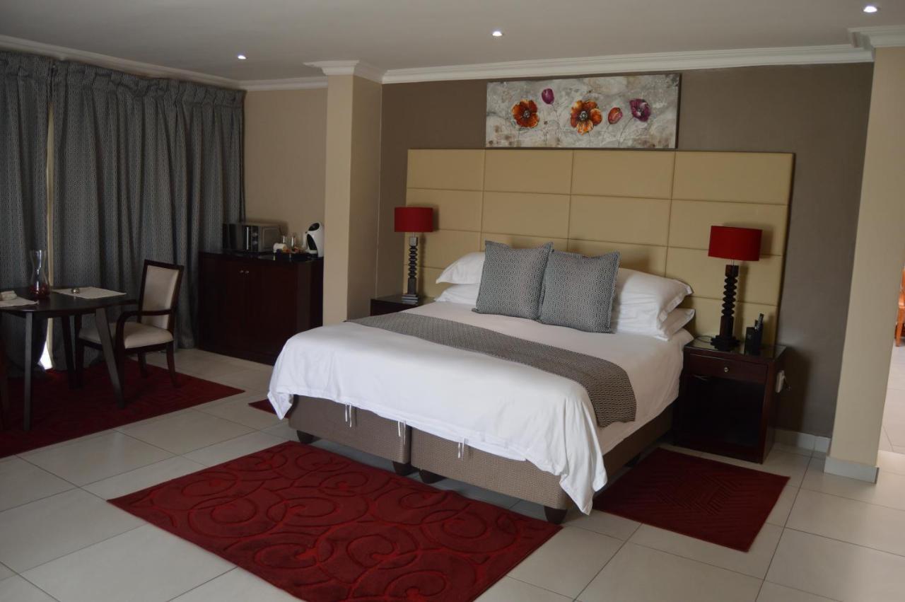 Airport Gardens Boutique Hotel บ็อคสเบิร์ก ภายนอก รูปภาพ